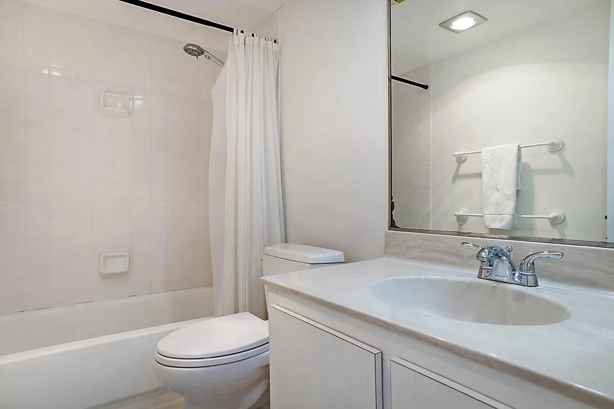 Unit 1003 photo 22