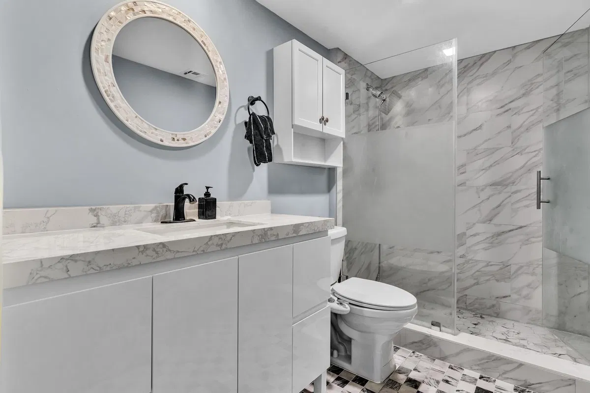 Unit 106 photo 16