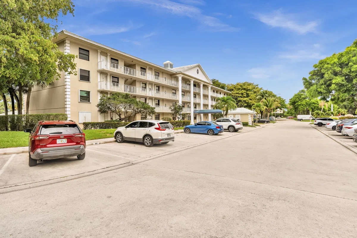Unit 106 photo 22