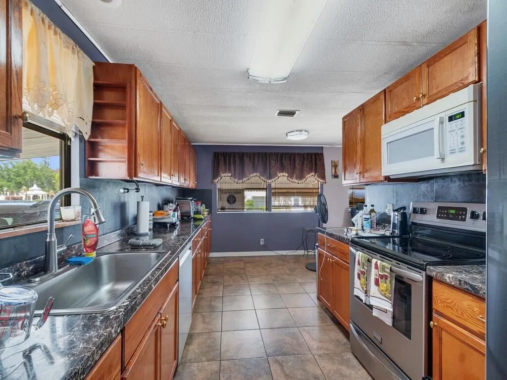 Residence photo 16