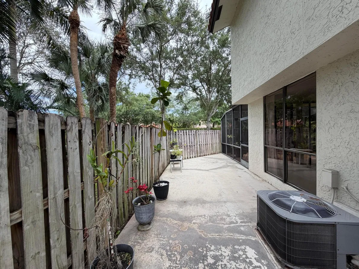 Unit B photo 25