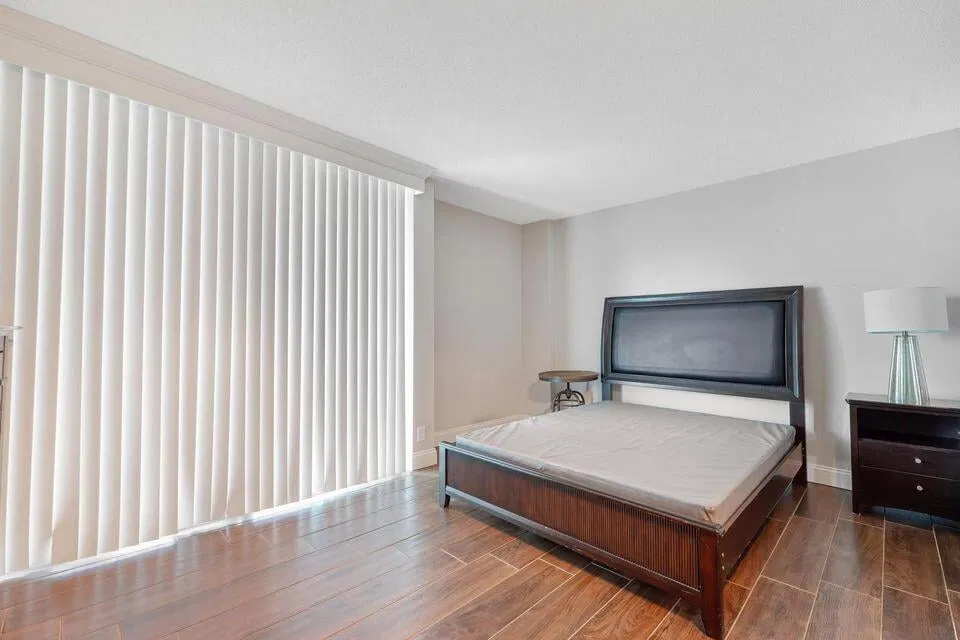 Lands of the President Unit 1206 photo 22