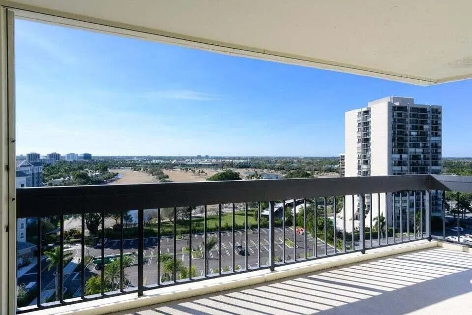 Lands of the President Unit 1206 photo 25