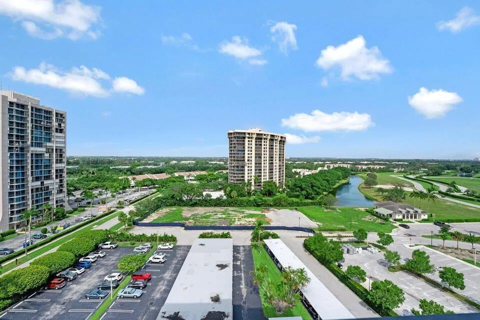 Lands of the President Unit 1206 photo 34