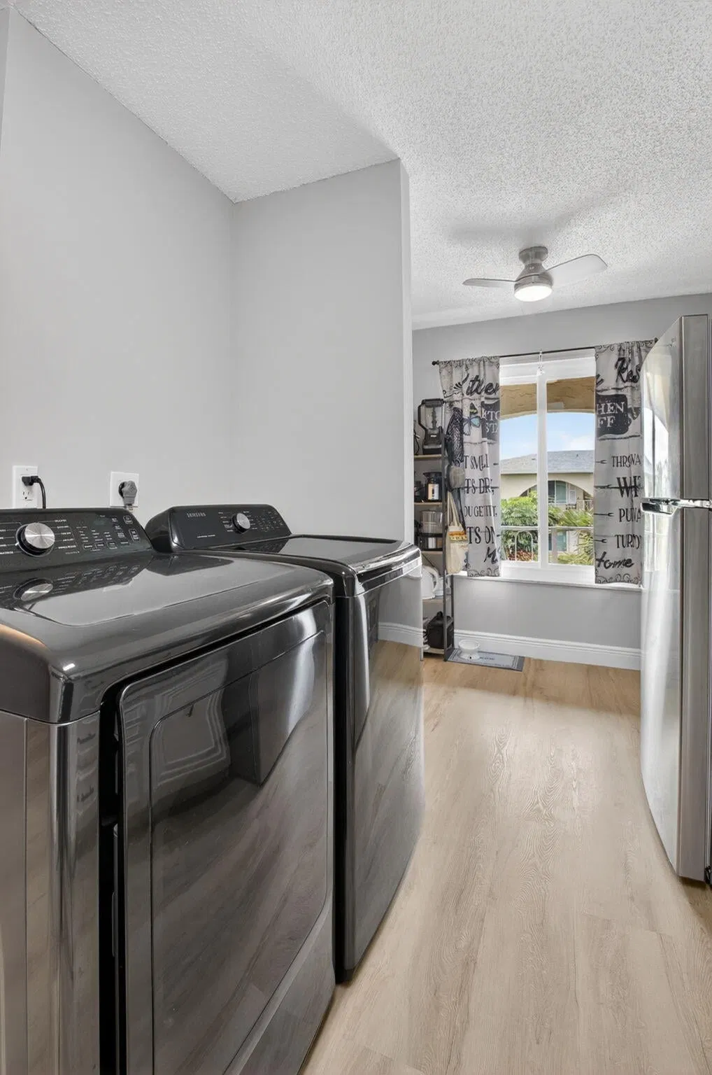  Unit H photo 22
