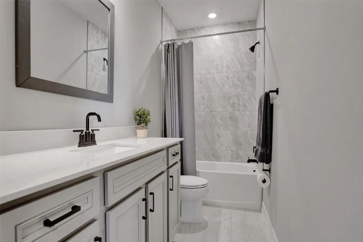 Residence photo 64