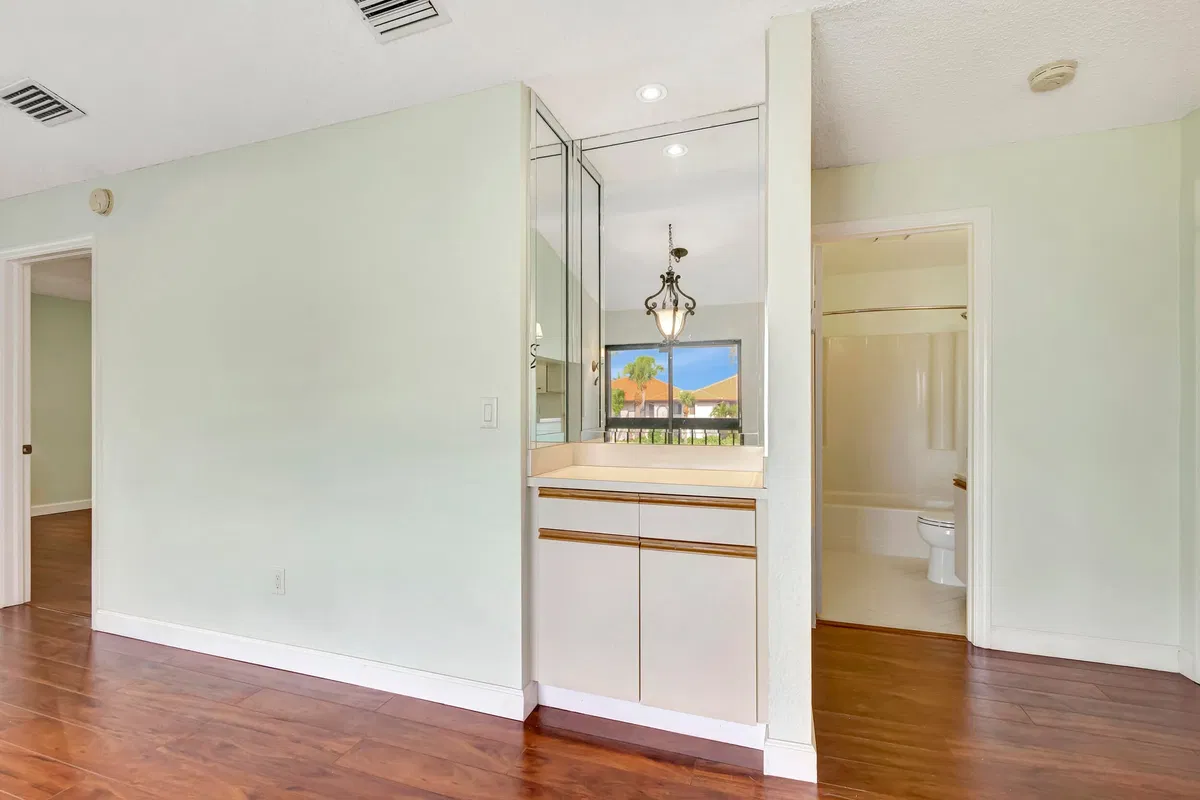  Unit 207 photo 7
