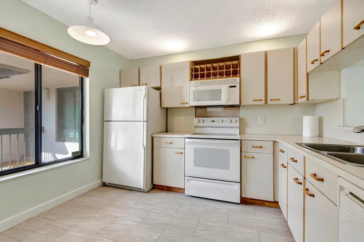  Unit 207 photo 10