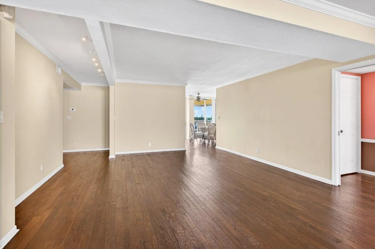  Unit 403 photo 10