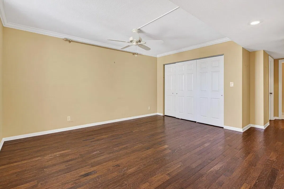  Unit 403 photo 25