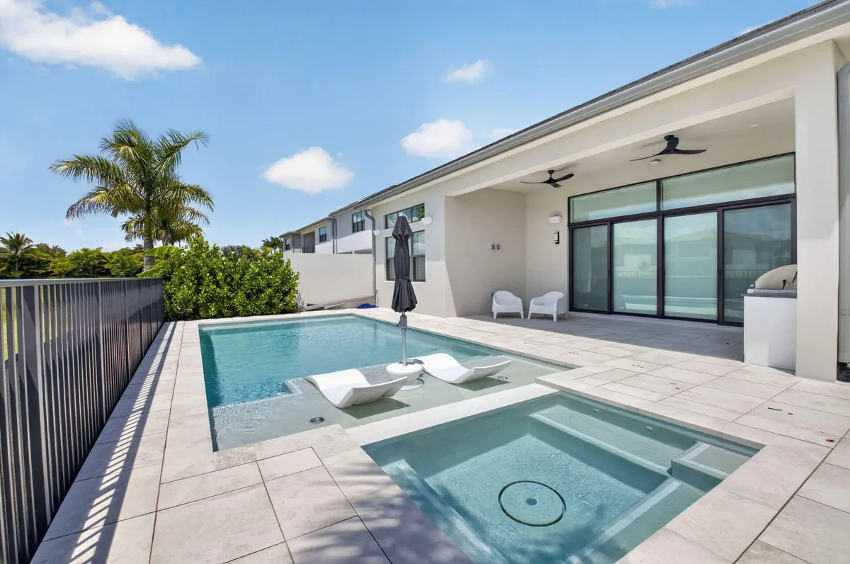 Lotus Palm Boca Raton Residence