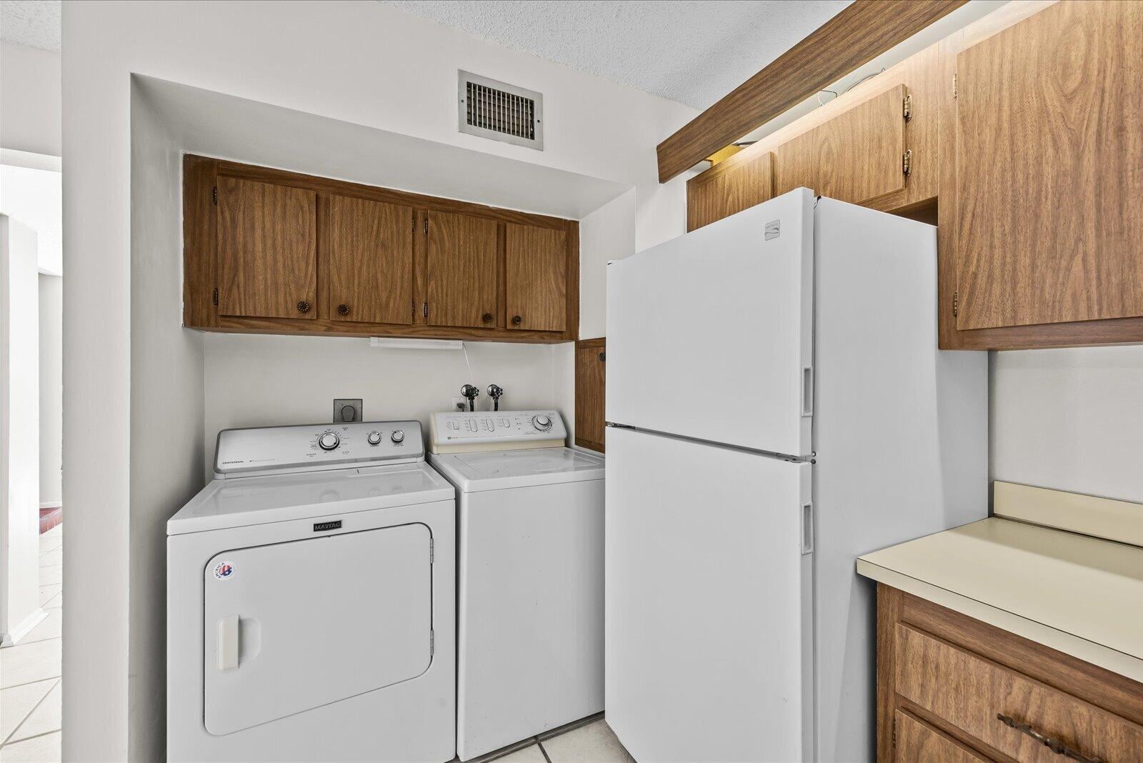Unit B photo 13