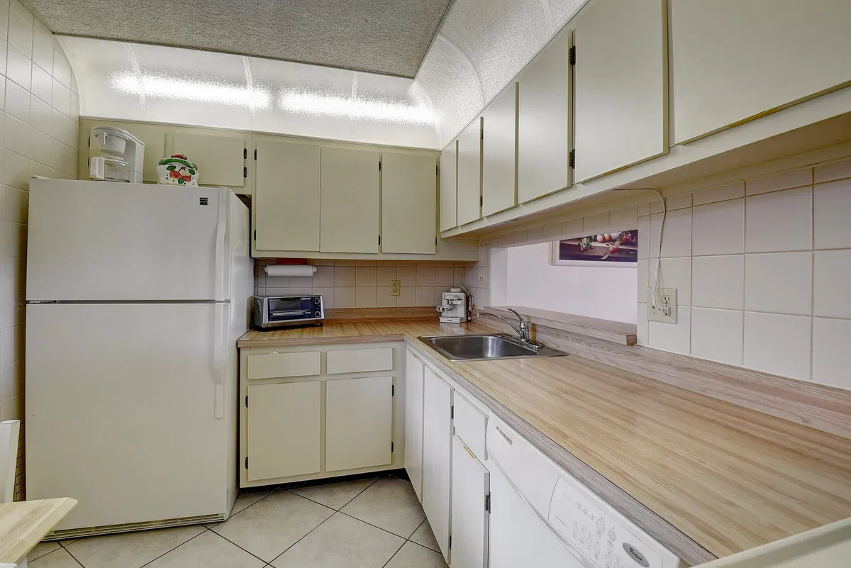 Unit 324 photo 13