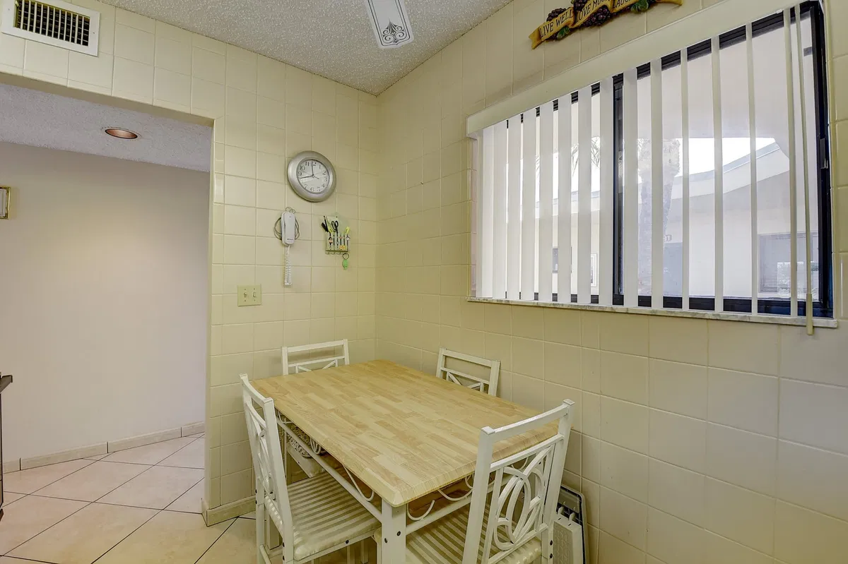 Unit 324 photo 16
