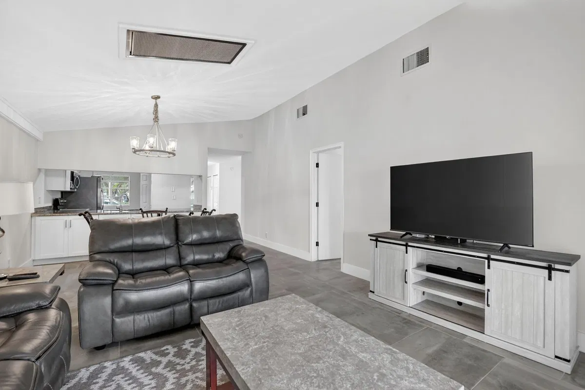 Residence photo 4