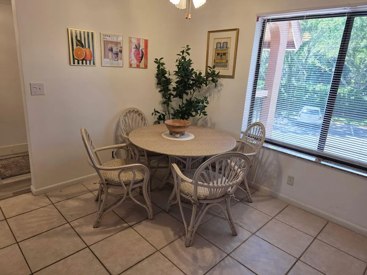 Unit 202 photo 4