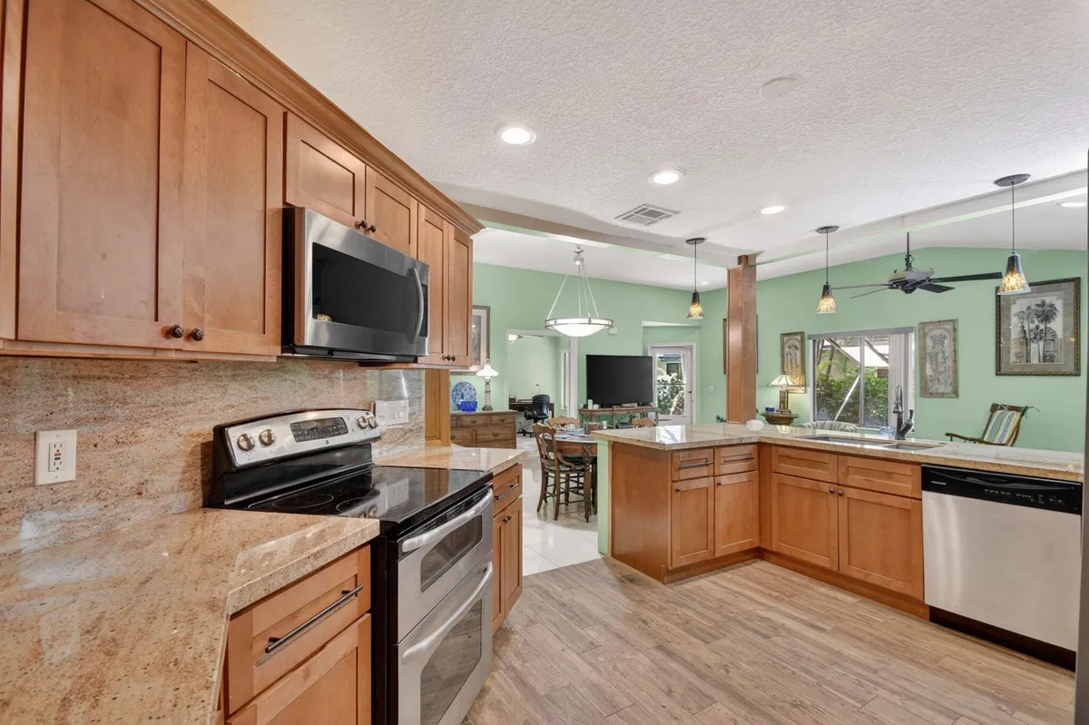 Residence photo 19