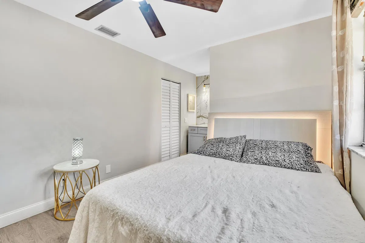 Residence photo 19