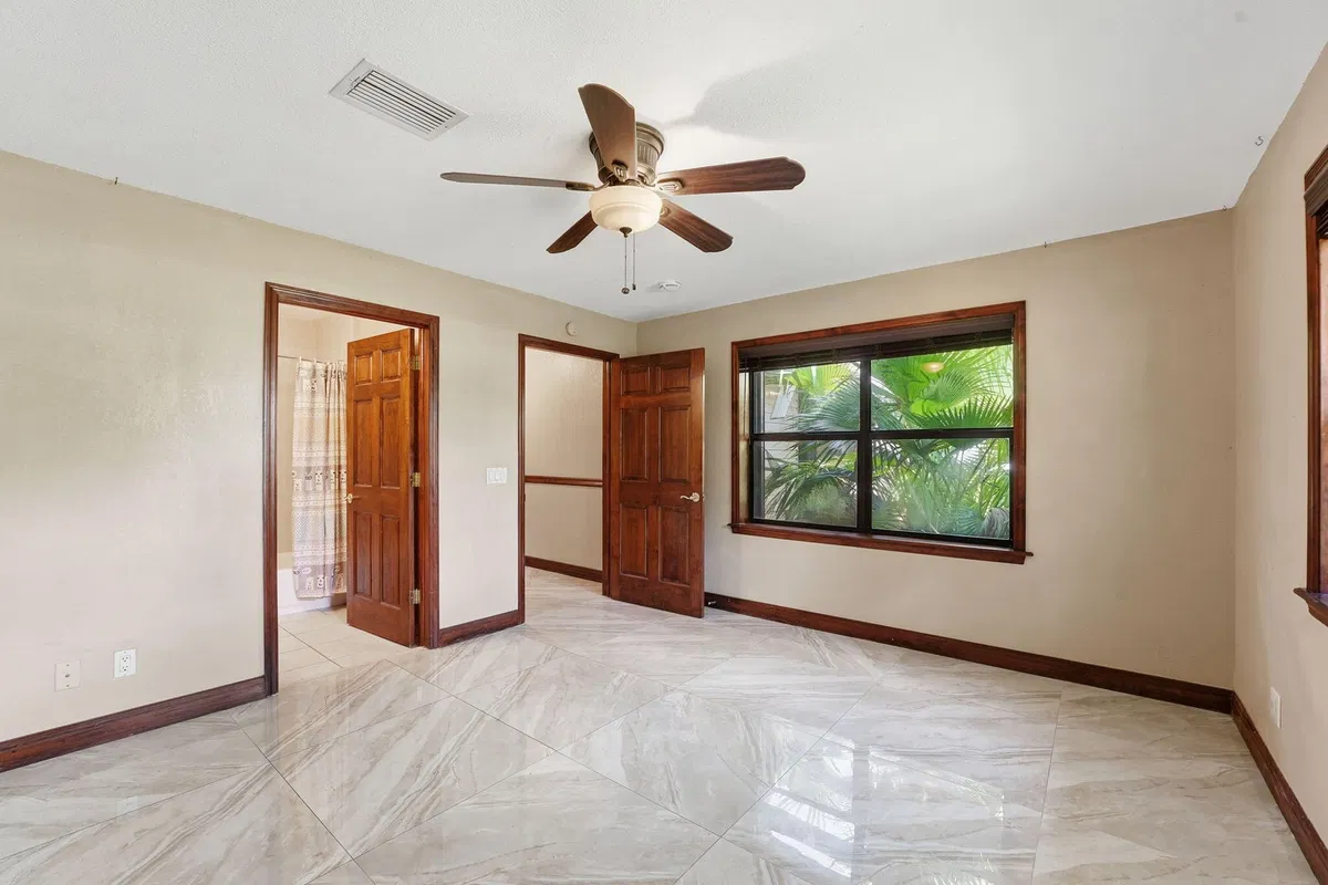 Residence photo 19