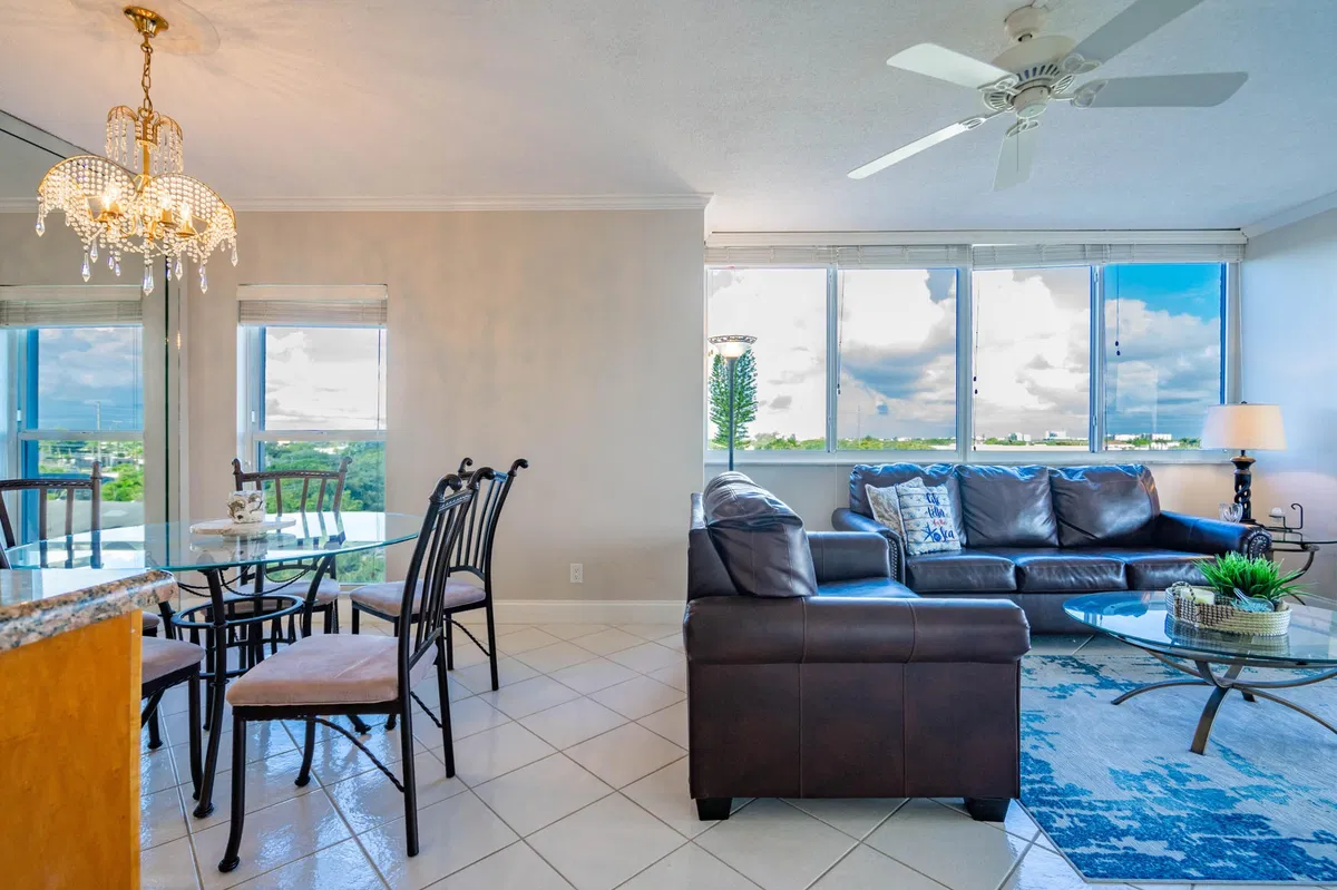Unit 5260 photo 10