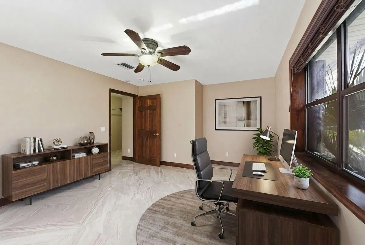 Residence photo 16