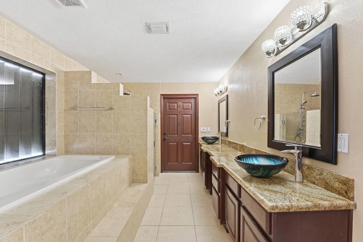 Residence photo 22