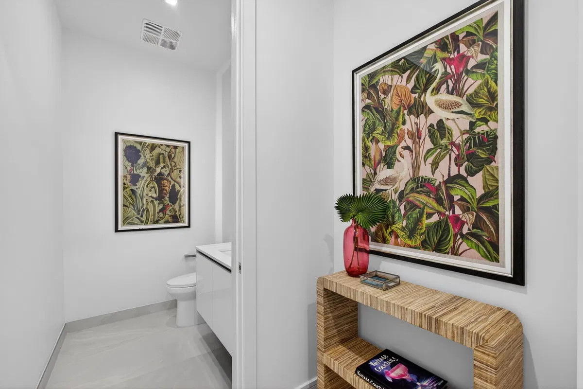 Nautilus 220 Unit 605 photo 31