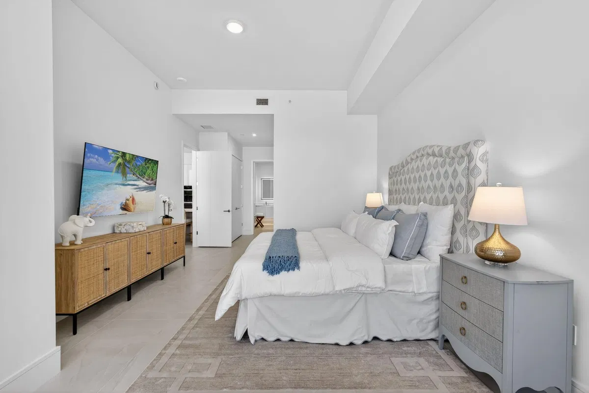 Nautilus 220 Unit 605 photo 37
