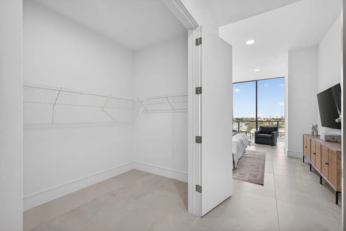Nautilus 220 Unit 605 photo 43