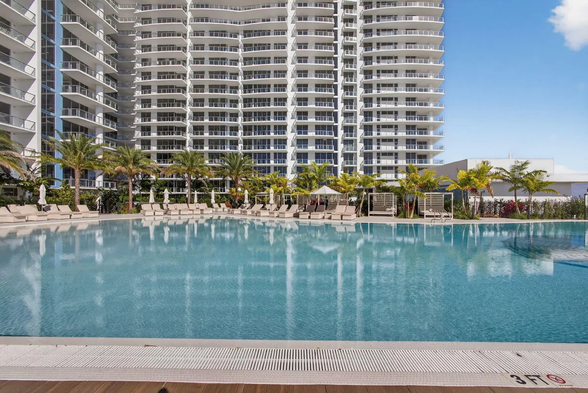 Nautilus 220 Unit 605 photo 64