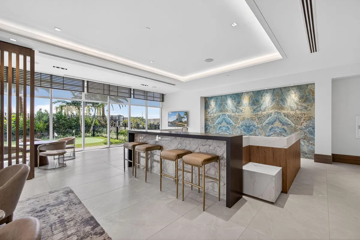 Nautilus 220 Unit 605 photo 85