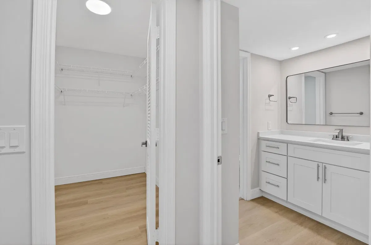 Unit 109 photo 22