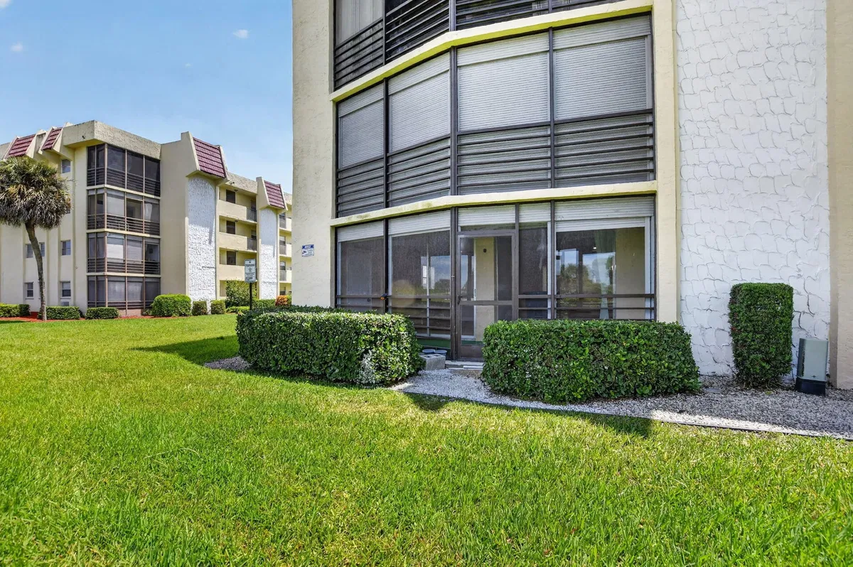 Unit 109 photo 37