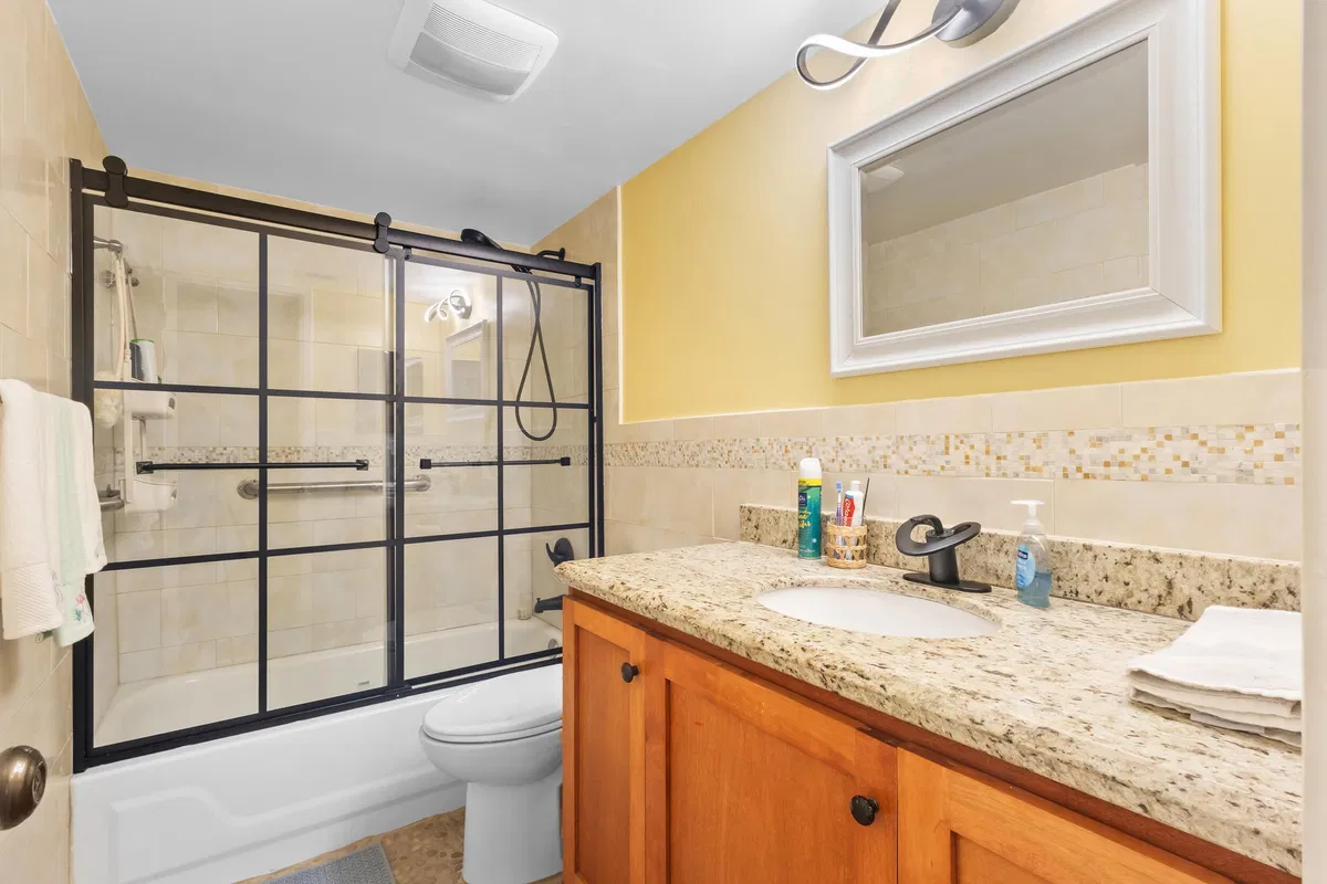 Unit 8208 photo 10