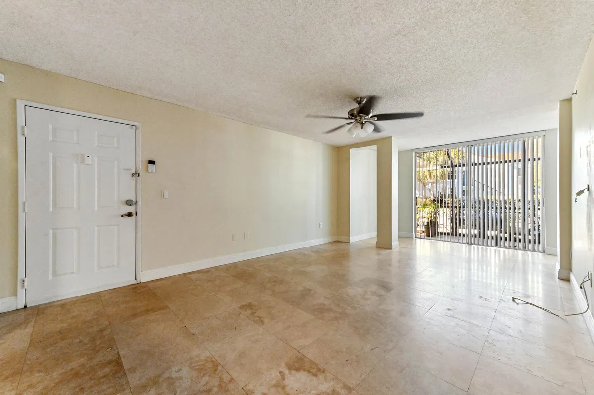 Unit 107 photo 4