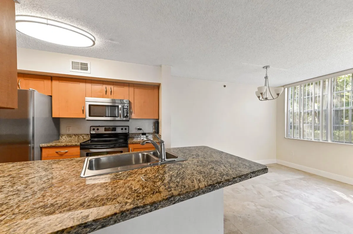 Unit 107 photo 7