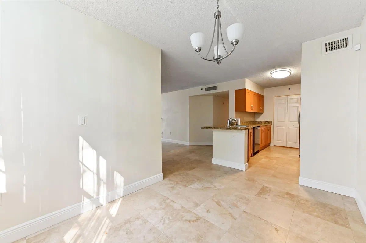 Unit 107 photo 10