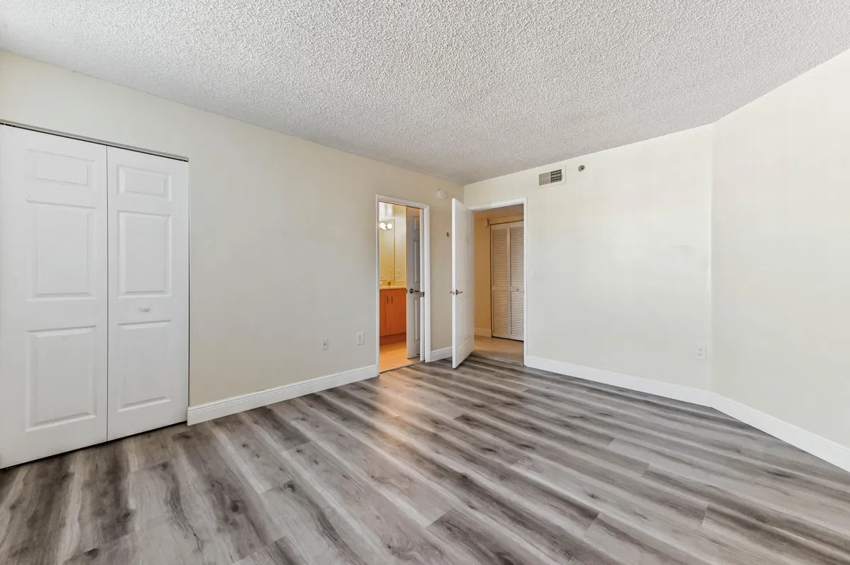 Unit 107 photo 13