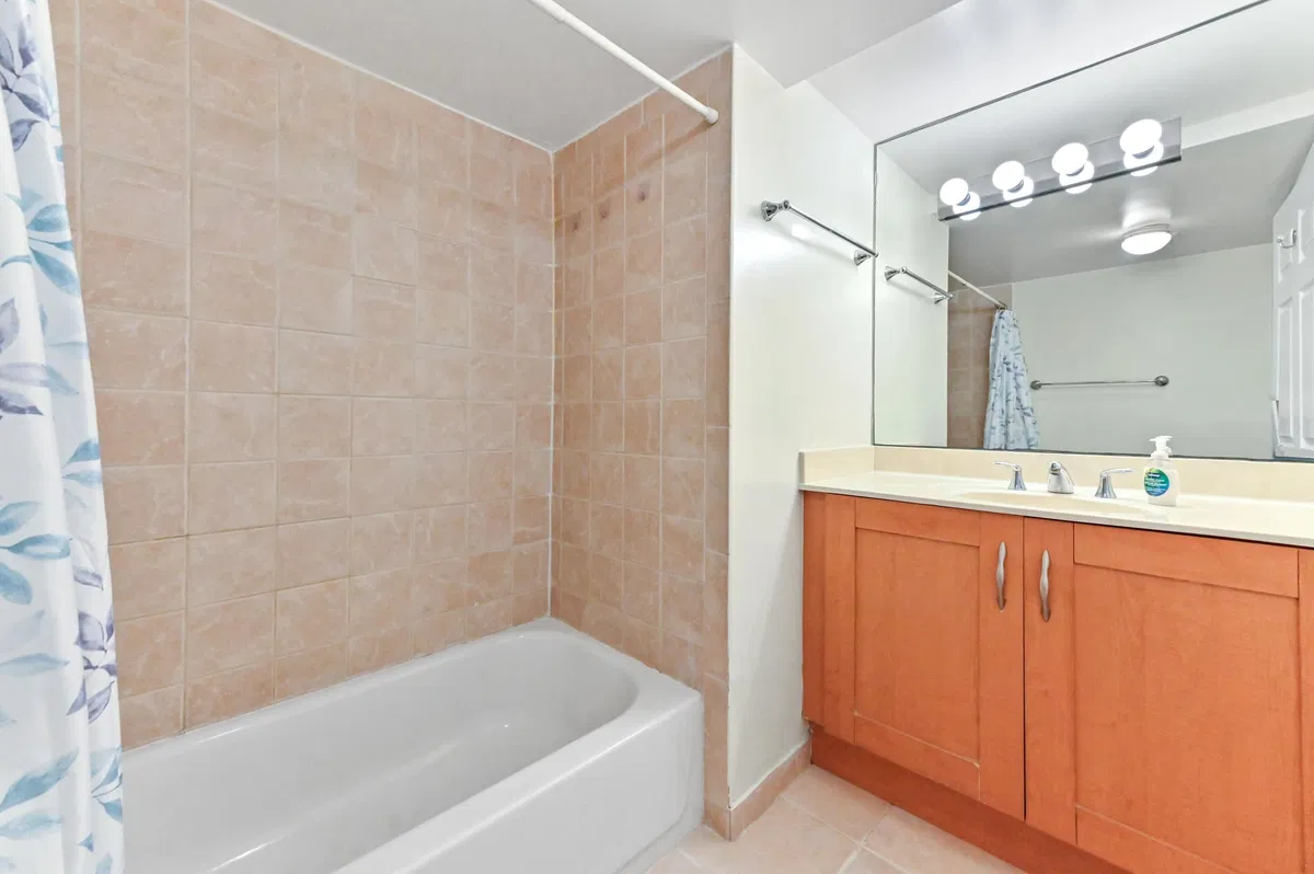 Unit 107 photo 22