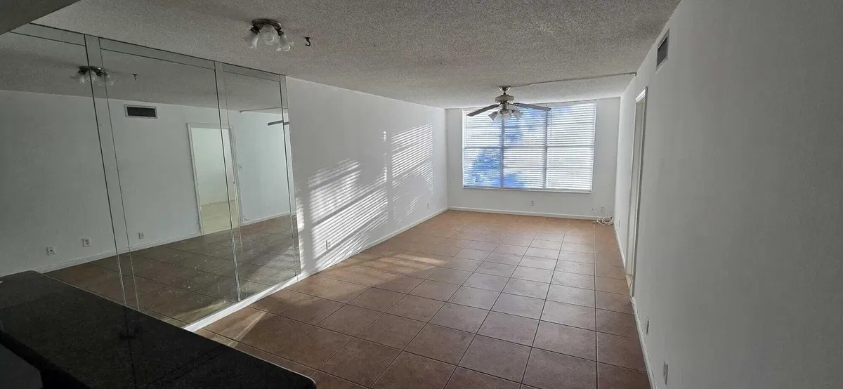 Unit 531 photo 16
