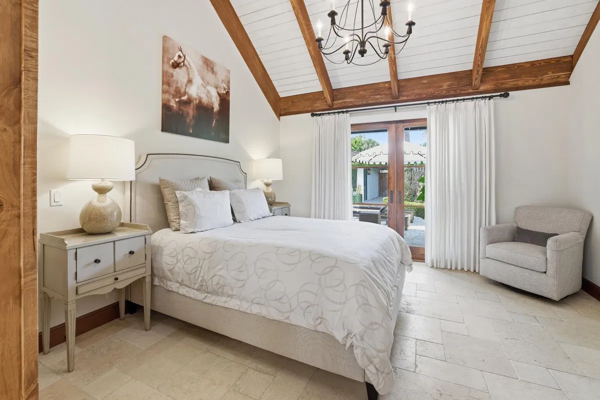 Pebblewood Residence photo 19