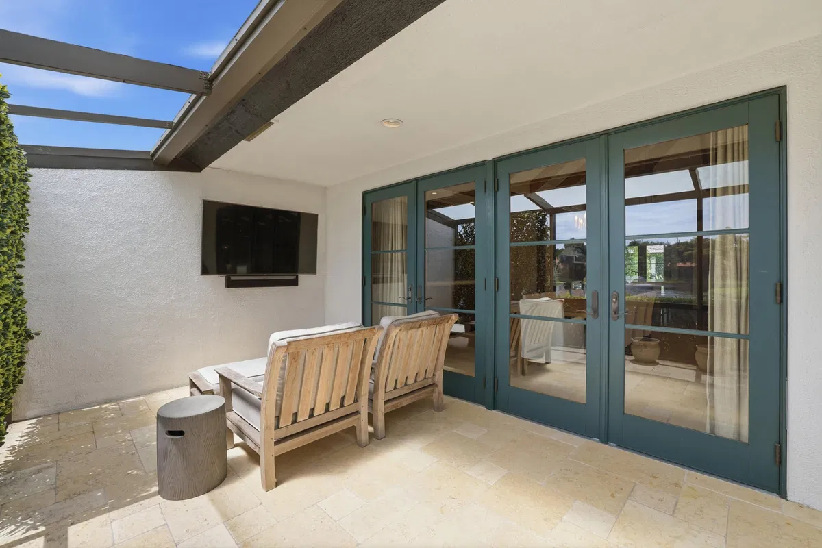 Pebblewood Residence photo 25