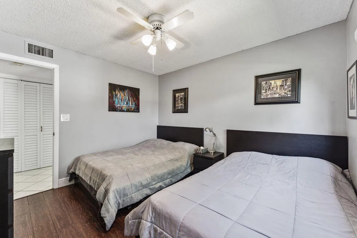 Unit 43 photo 16