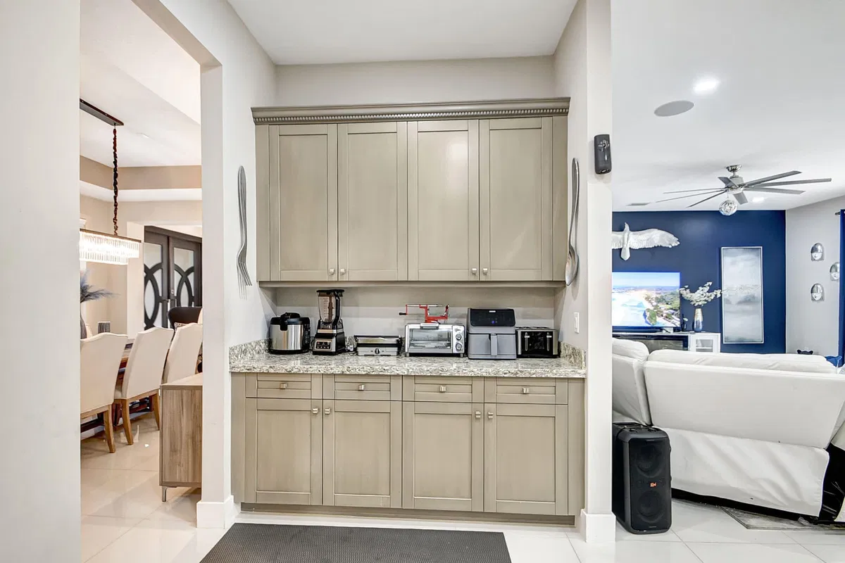 Residence photo 16