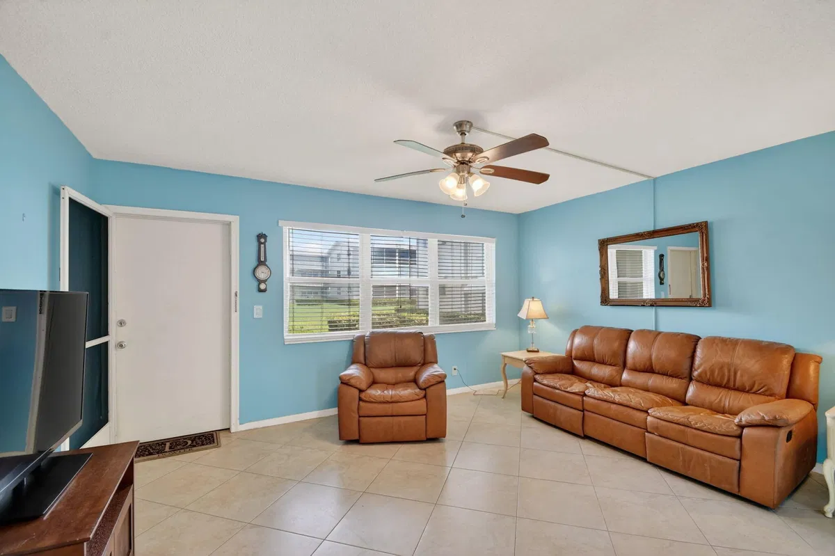 Unit 107 photo 10