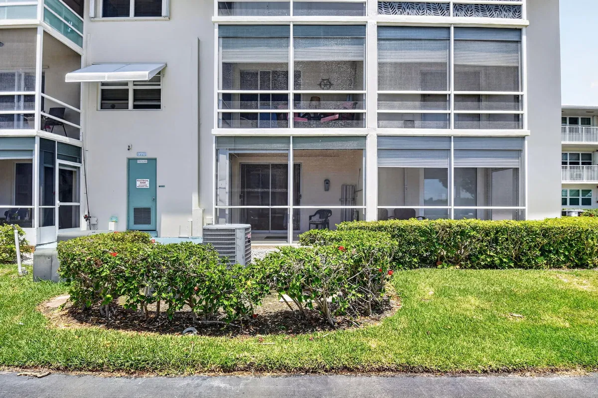 Unit 107 photo 28