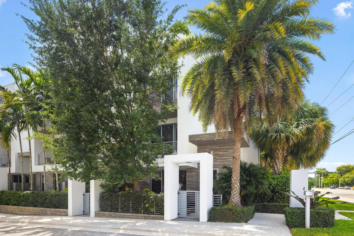 Moderne Boca Residence
