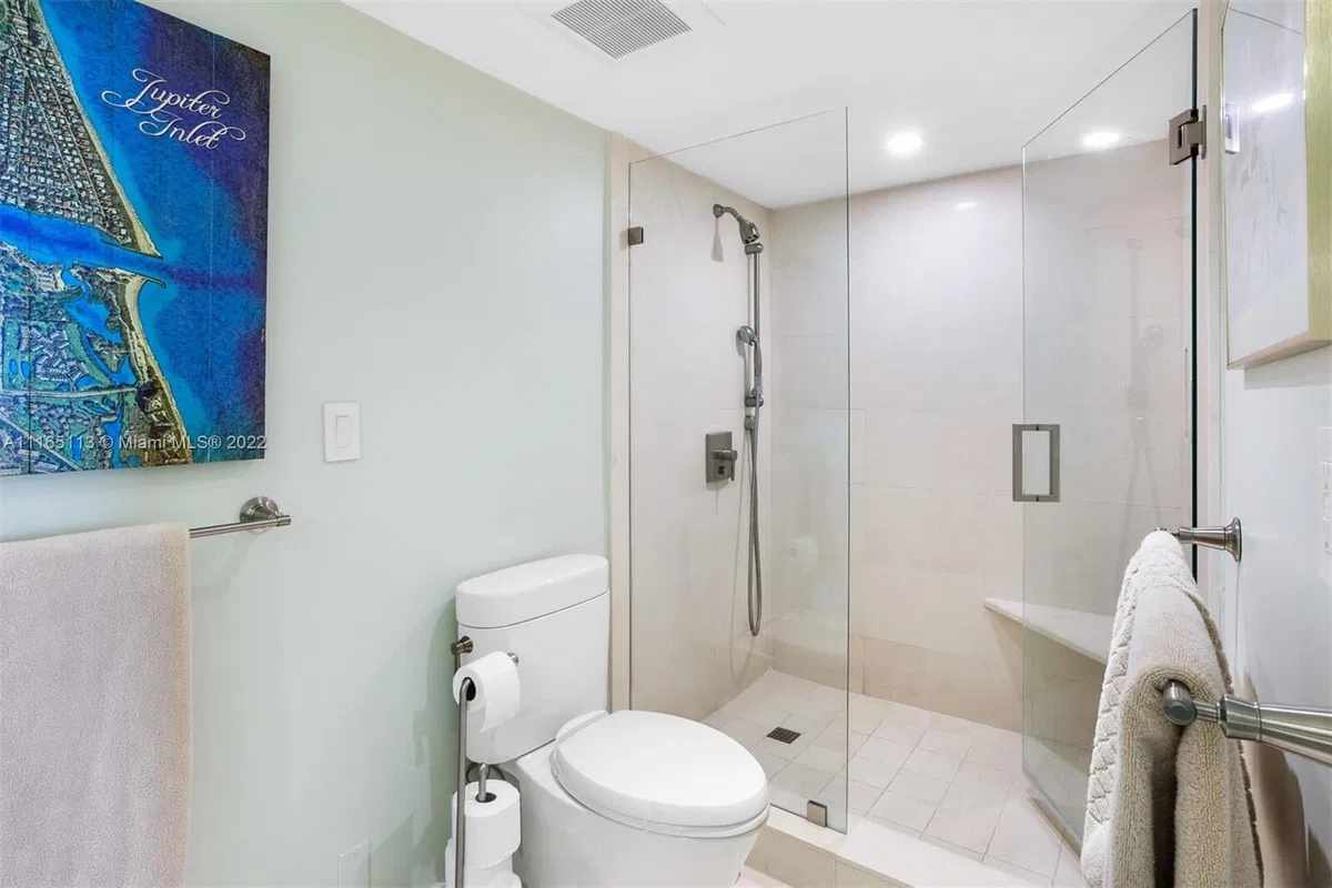Unit 205 photo 16