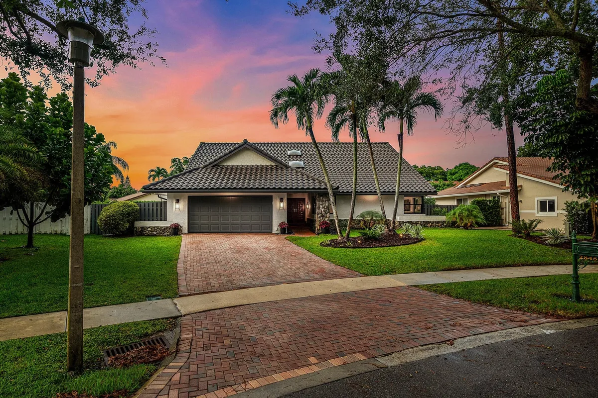 Colonnade Boca Raton Residence