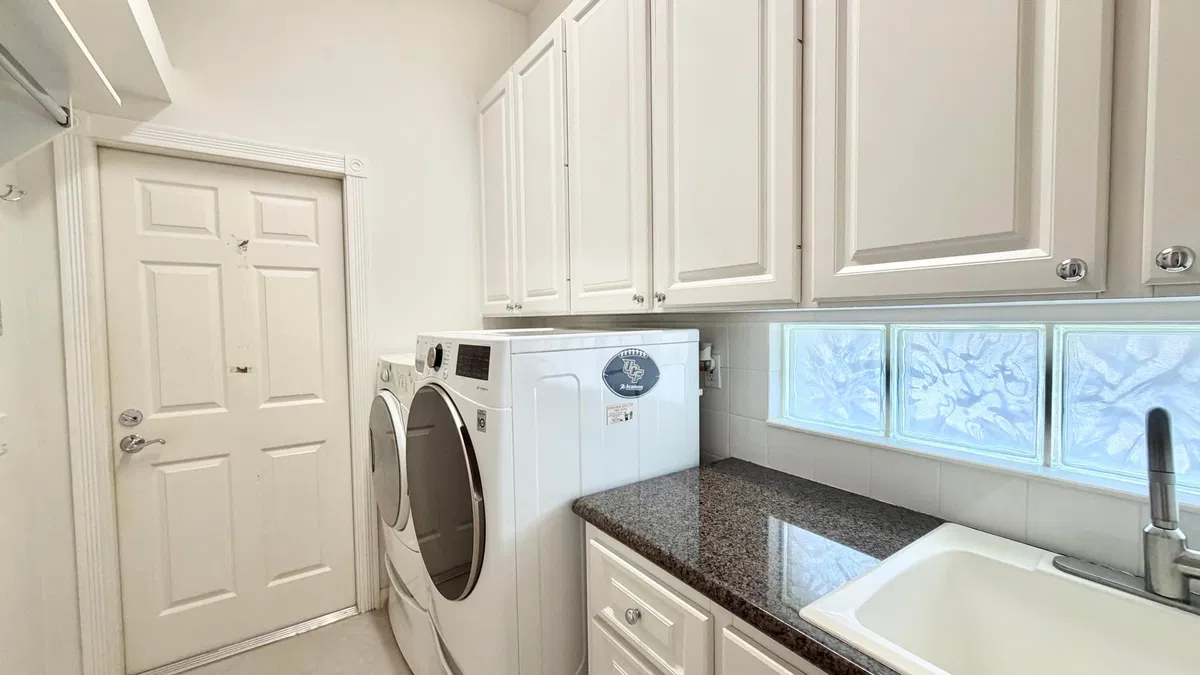 Residence photo 16